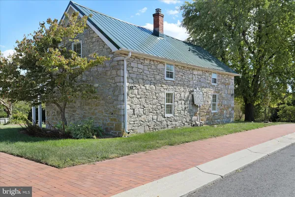$1,250,000 | 33 Louisa Beall Lane, Charles Town, WV 25414
