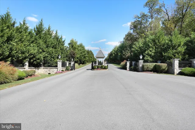 $1,250,000 | 33 Louisa Beall Lane, Charles Town, WV 25414