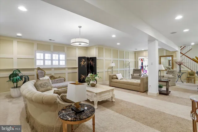 $1,250,000 | 33 Louisa Beall Lane, Charles Town, WV 25414