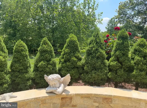 $1,250,000 | 33 Louisa Beall Lane, Charles Town, WV 25414
