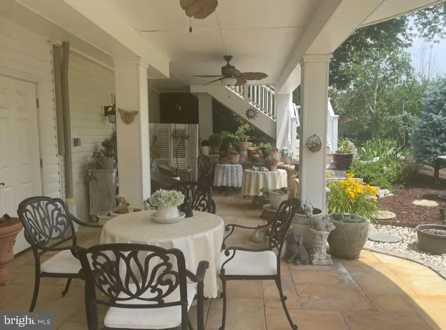 $1,250,000 | 33 Louisa Beall Lane, Charles Town, WV 25414