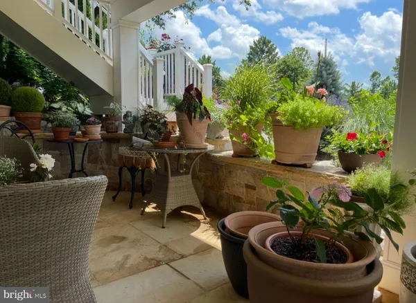 $1,250,000 | 33 Louisa Beall Lane, Charles Town, WV 25414