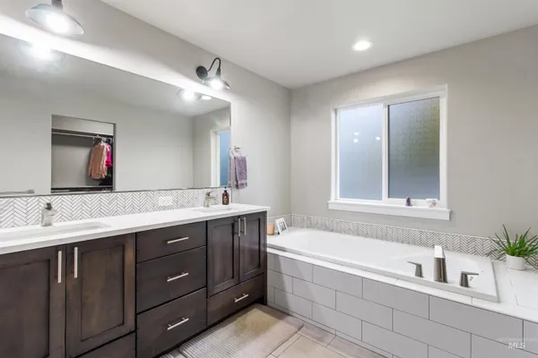 $639,900 | 919 9th Avenue East, Gooding, ID 83330