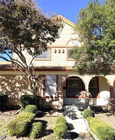 a view of multiple houses with a yard