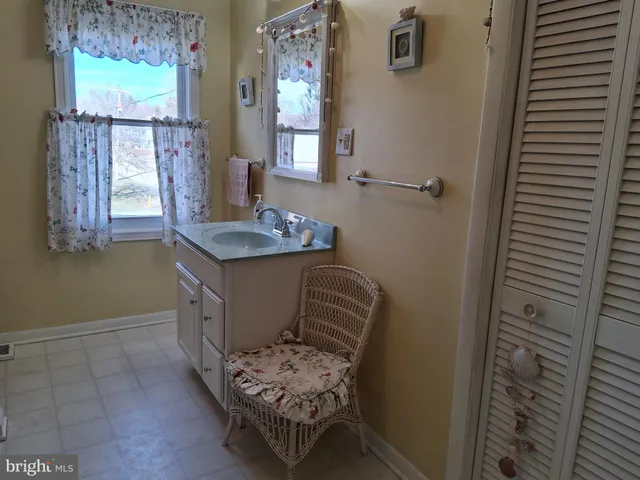 a view of a yard in front of house