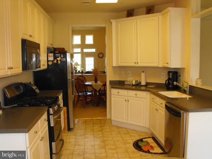 13128 Winding Trail Road Laurel, MD 20707 - Photo 3 of 13 Kitchen