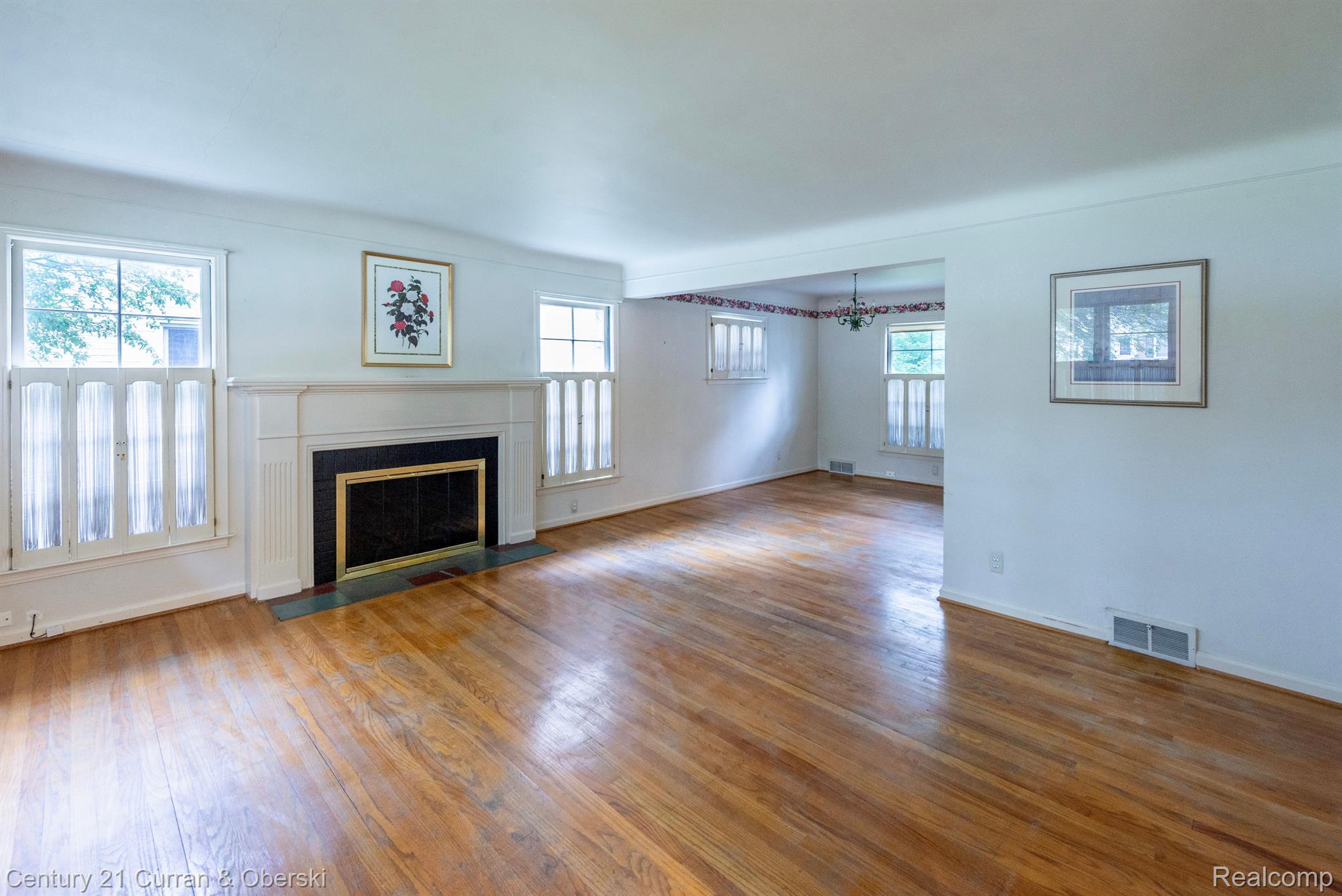 4223 Normandy Road Royal Oak, MI 48073 - Photo 2 of 28 Large open living room