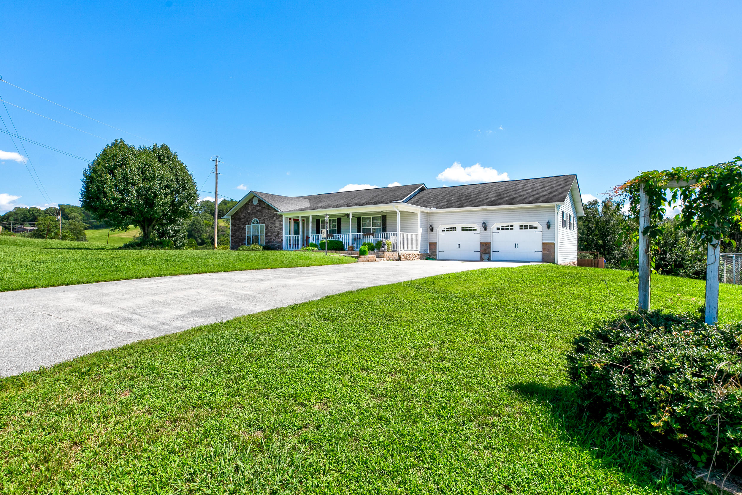 293 West High Knob Road La Follette, TN 37766 - Photo 3 of 39 293 W High Knob-3