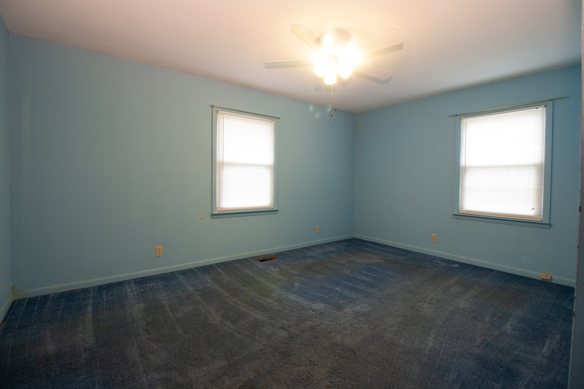 1431 Harrison Road Murfreesboro, TN 37128 - Photo 16 of 17 an empty room with a window