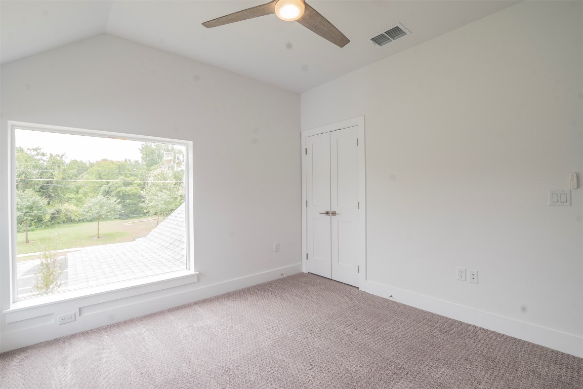 616 West Dittmar Road Austin, TX 78745 - Photo 19 of 37 an empty room with a window
