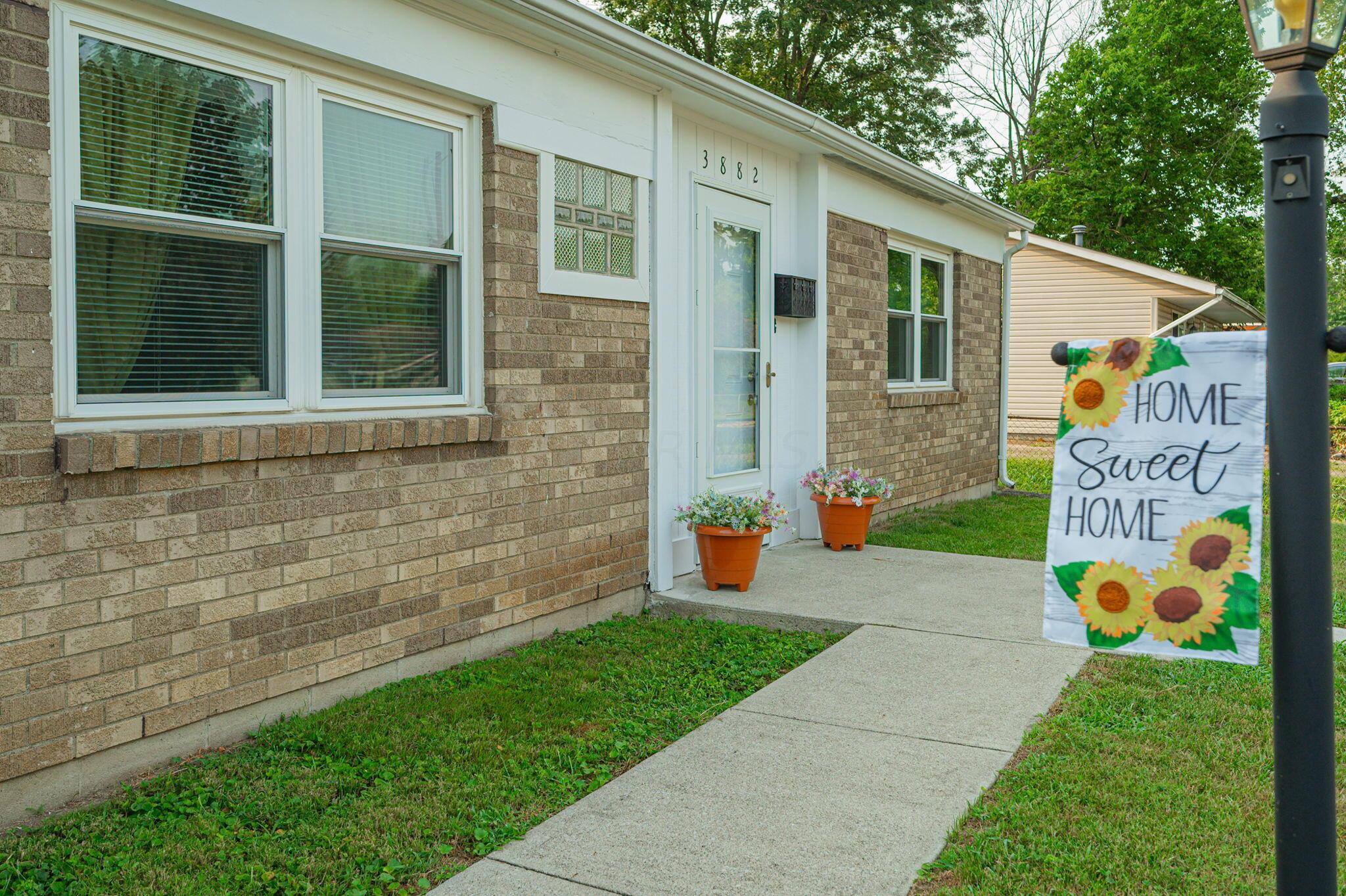 3882 Atkinson Road Columbus, OH 43232 - Photo 2 of 32 26-web-or-mls-3889 Atkinson Rd-26