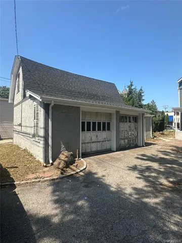 $889,999 | 215 Sea Cliff Avenue, Sea Cliff, NY 11579