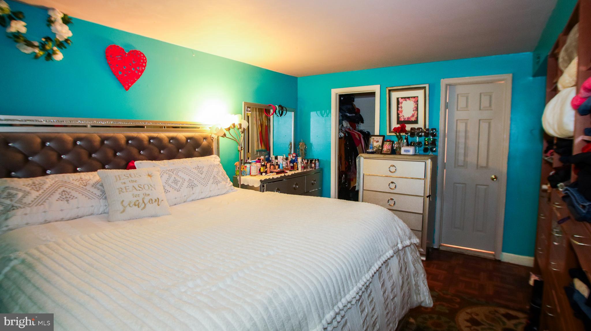 18925 Mills Choice Road, Unit 18925 Gaithersburg, MD 20886 - Photo 5 of 12 a bedroom with a bed and a dresser