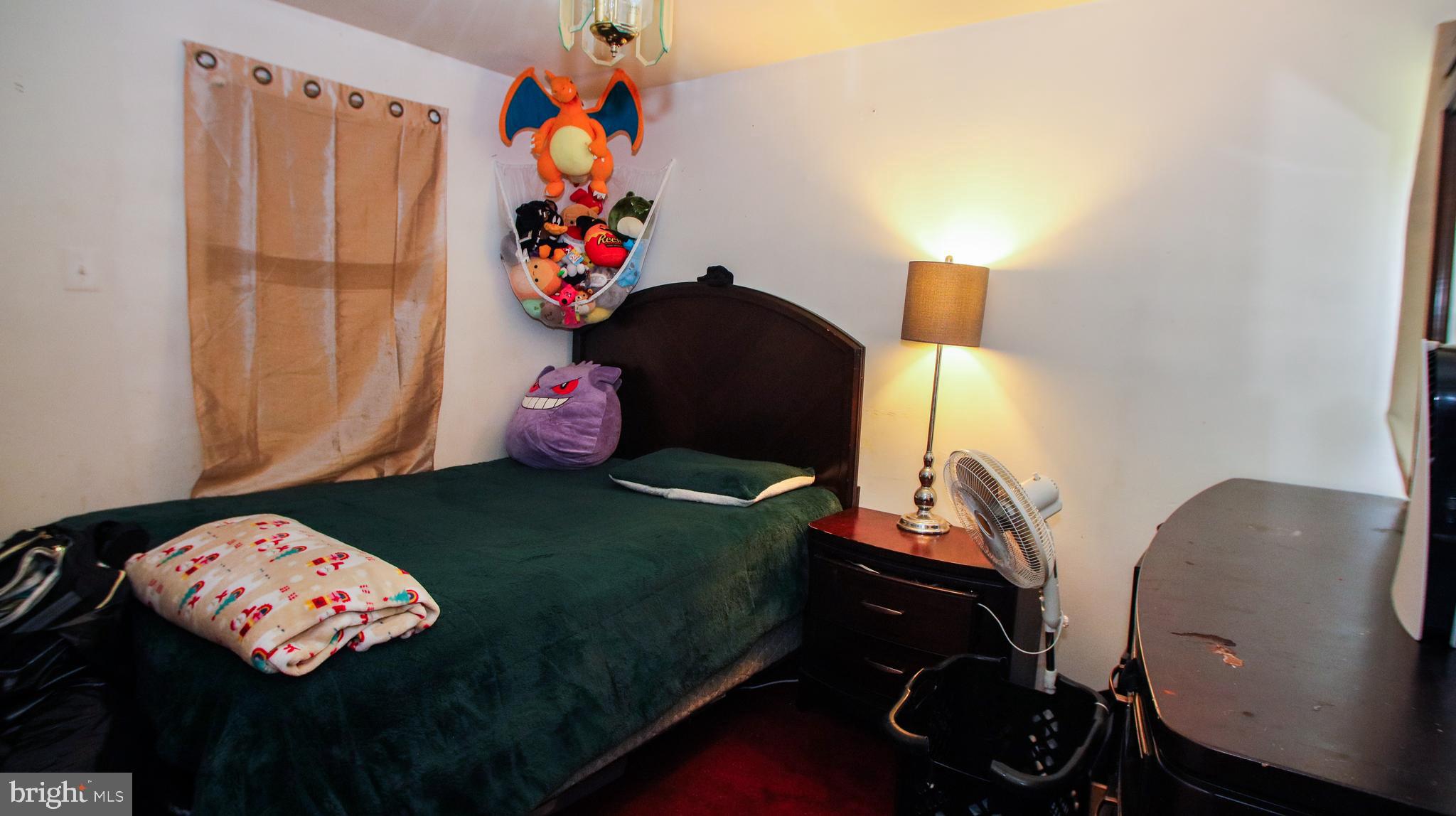 18925 Mills Choice Road, Unit 18925 Gaithersburg, MD 20886 - Photo 9 of 12 a bedroom with a bed and a dresser