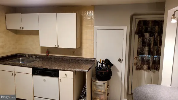 a bathroom with a toilet and a bathtub