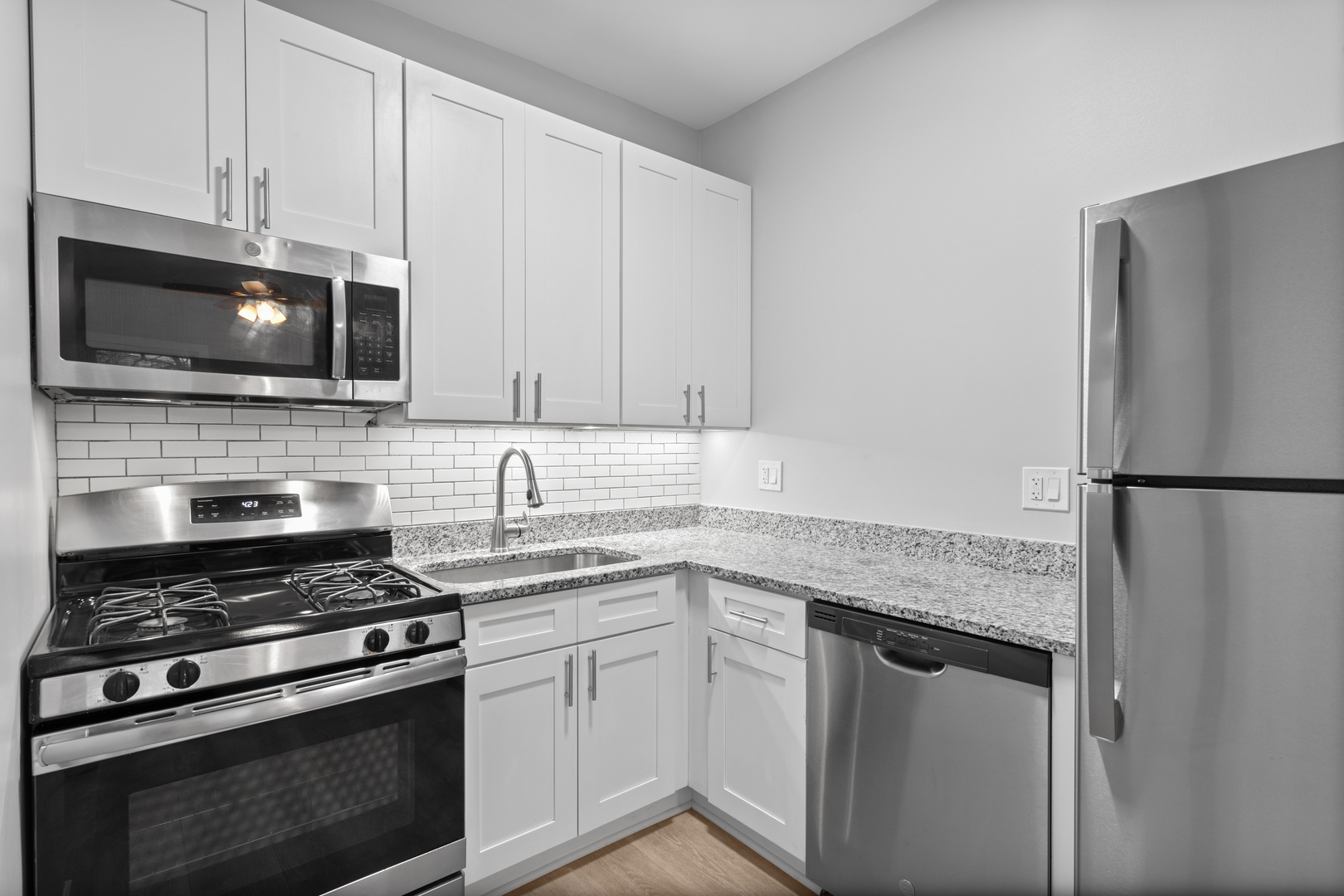 7600 North Sheridan Road, Unit 207 Chicago, IL 60626 - Photo 2 of 9