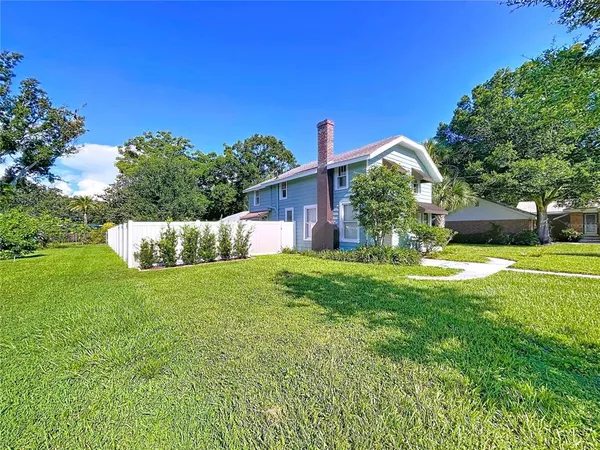 a view of a house with a yard