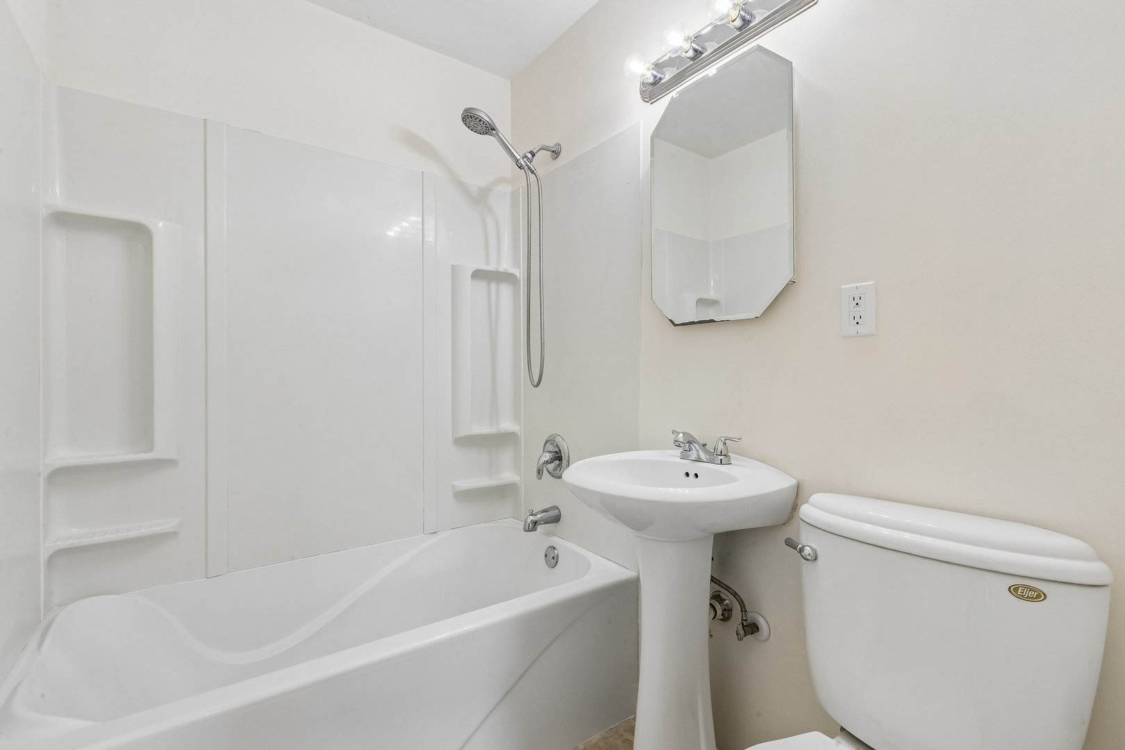 2716 Mohawk Road Waukegan, IL 60087 - Photo 15 of 28 Gallery Image 15