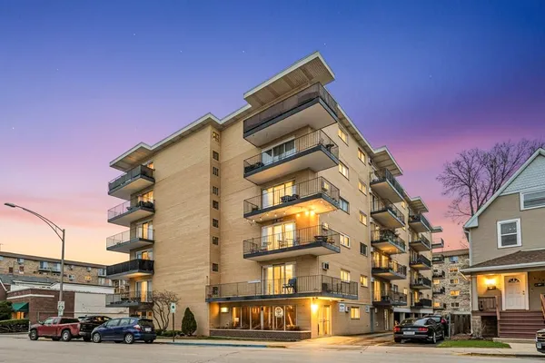 $139,000 | 320 Circle Avenue, Unit 404, Forest Park, IL 60130