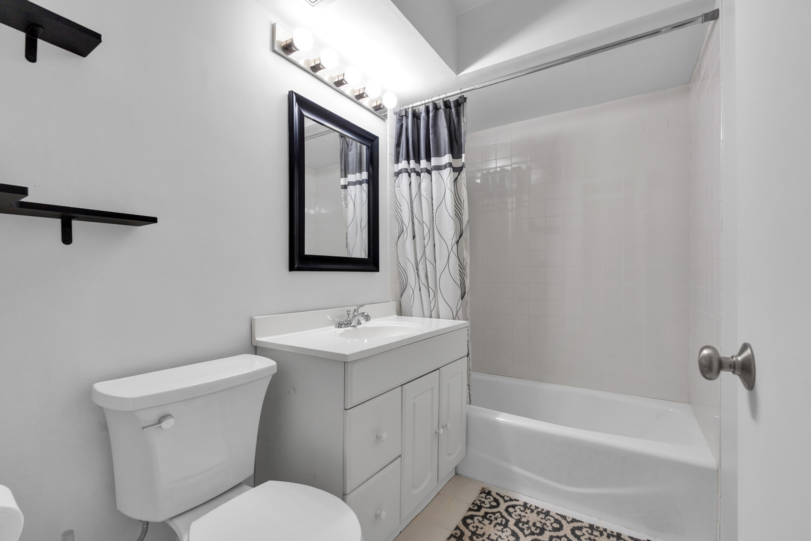 320 Circle Avenue, Unit 404 Forest Park, IL 60130 - Photo 9 of 16 a bathroom with a sink toilet and shower