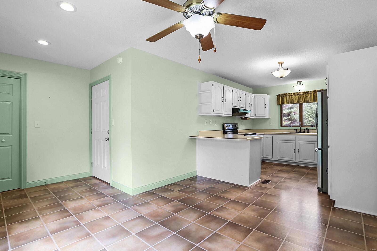 445 Piggott Ridge Lane Alton, IL 62002 - Photo 9 of 48 Gallery Image 9