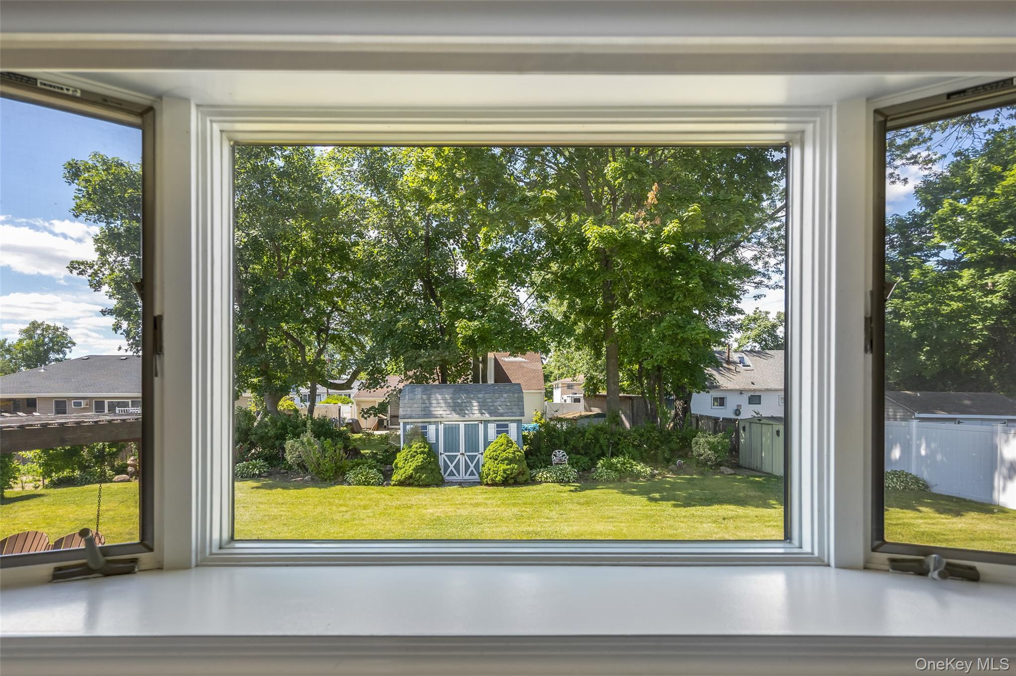 95 Laurel Road Lindenhurst, NY 11757 - Photo 8 of 28
