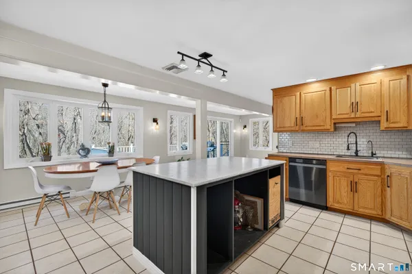 $699,000 | 18 Riverside Terrace, Madison, CT 06443