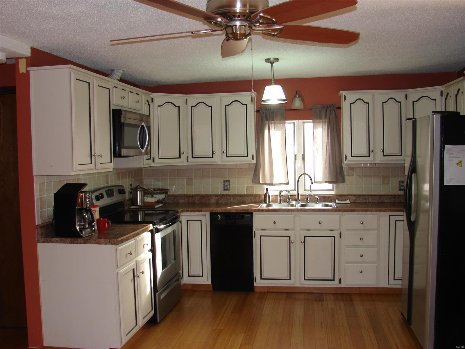 4221 West Lake Road Pinckneyville, IL 62274 - Photo 4 of 21 Gallery Image 4