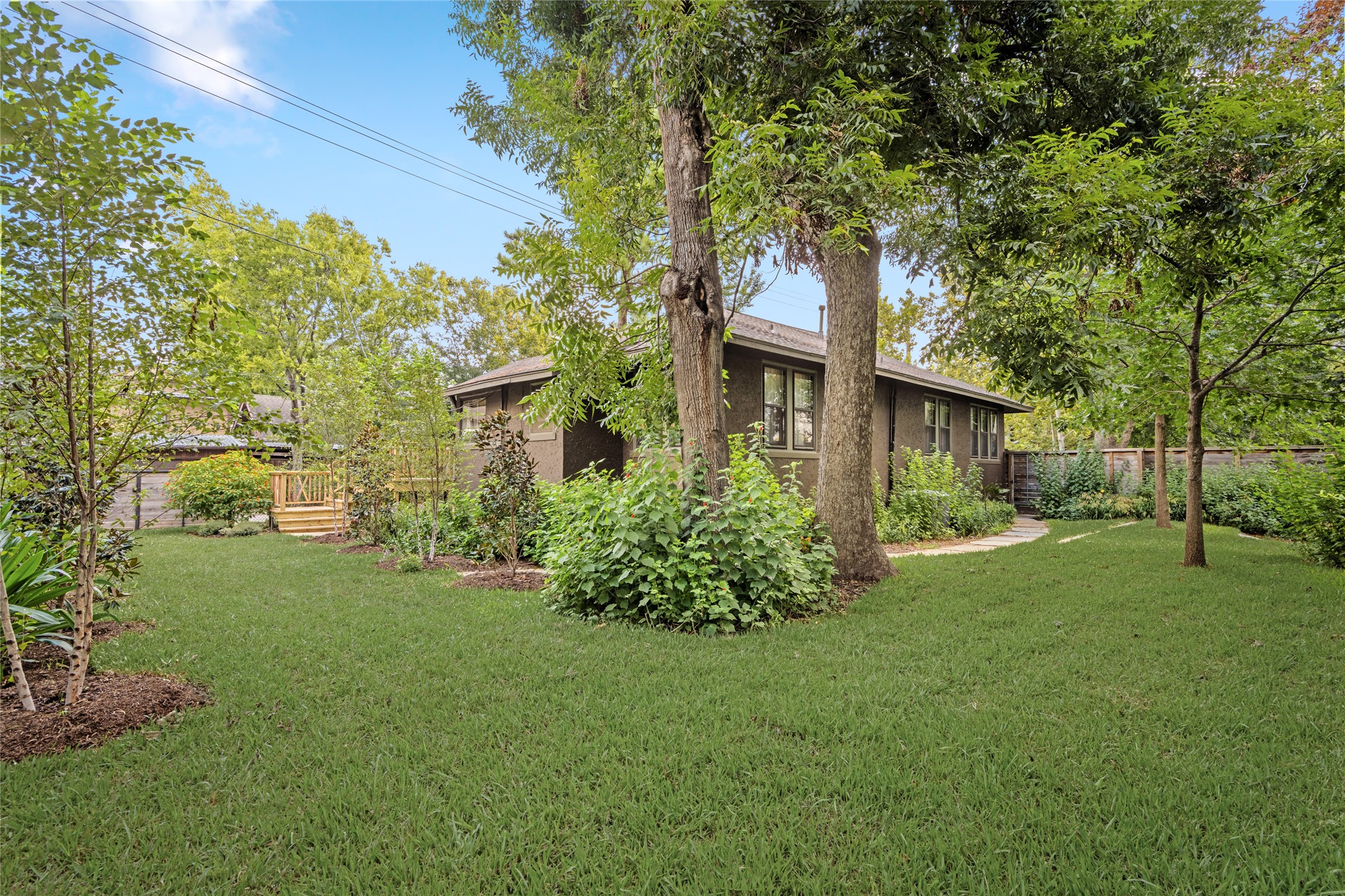 4502 Stanford Street Houston, TX 77006 - Photo 38 of 39 front view of a house with a yard
