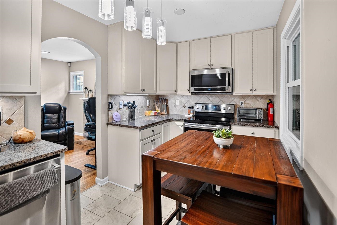 5513 Old Middleton Road Madison, WI 53705 - Photo 10 of 34 Gallery Image 10