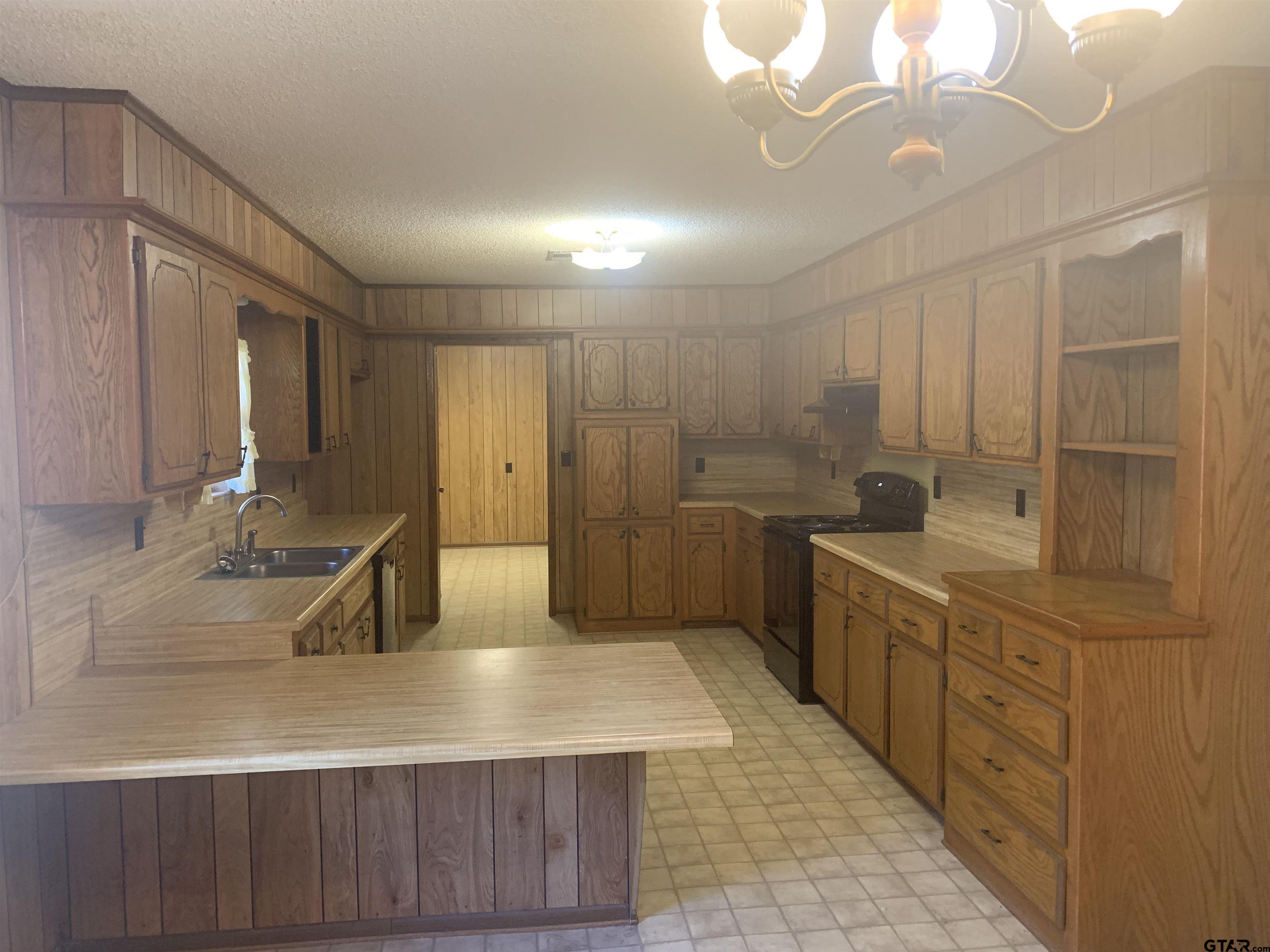 304 6th Street Southwest Bogata, TX 75417 - Photo 12 of 30 a spacious bathroom with a sink a mirror and a bathtub