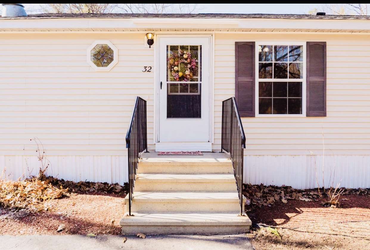 32 Hawaii Lane Rochester, NH 03867 - Photo 3 of 37