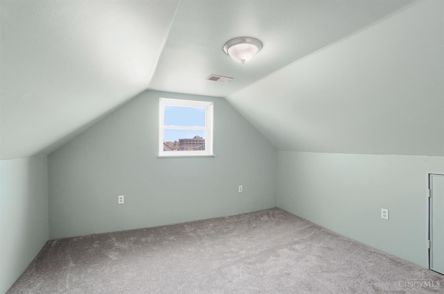 5450 Lawrence Road Cincinnati, OH 45248 - Photo 29 of 51