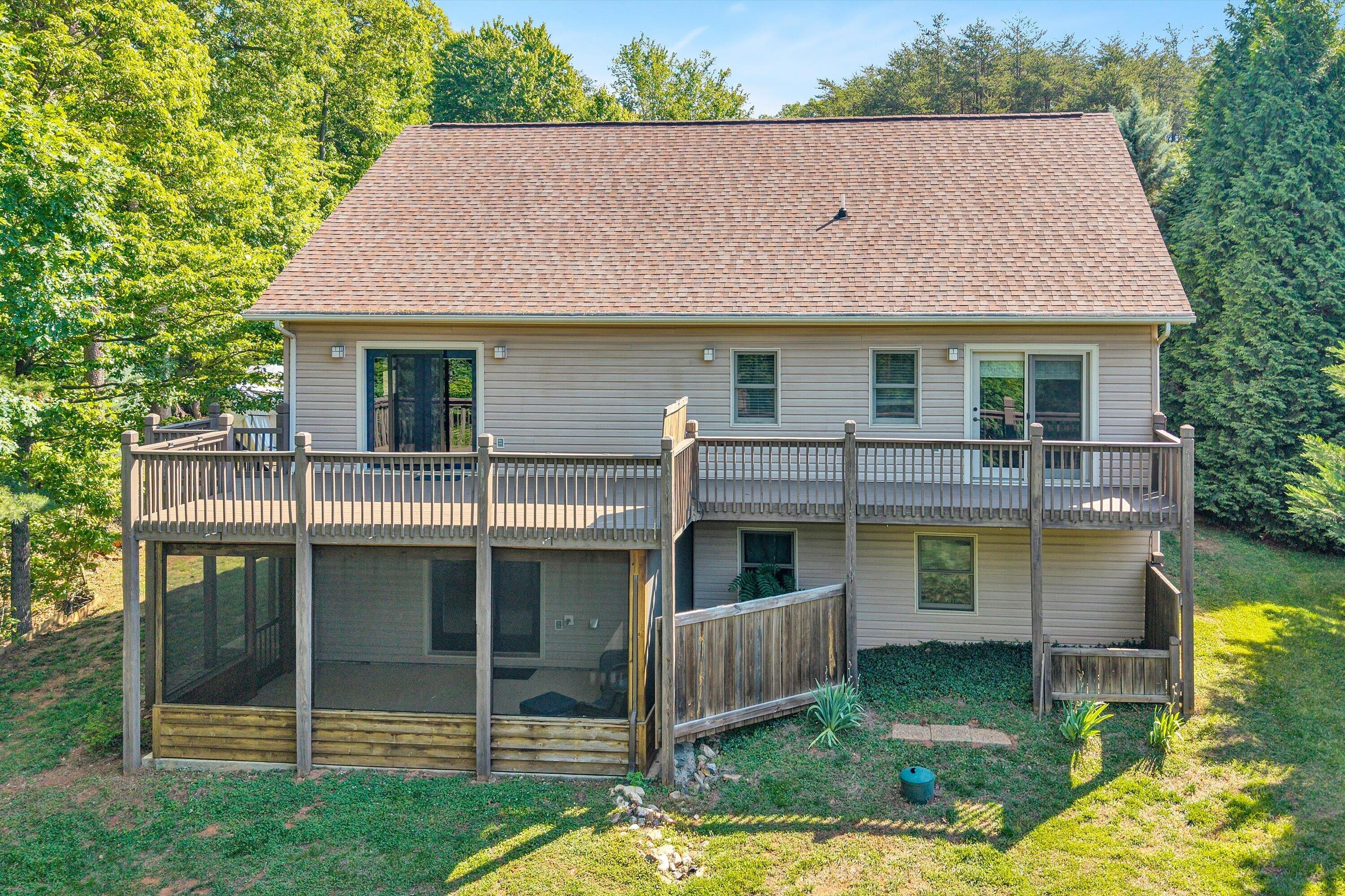 400 Harbor Moneta, VA 24121 - Photo 38 of 51 a aerial view of a house with a yard