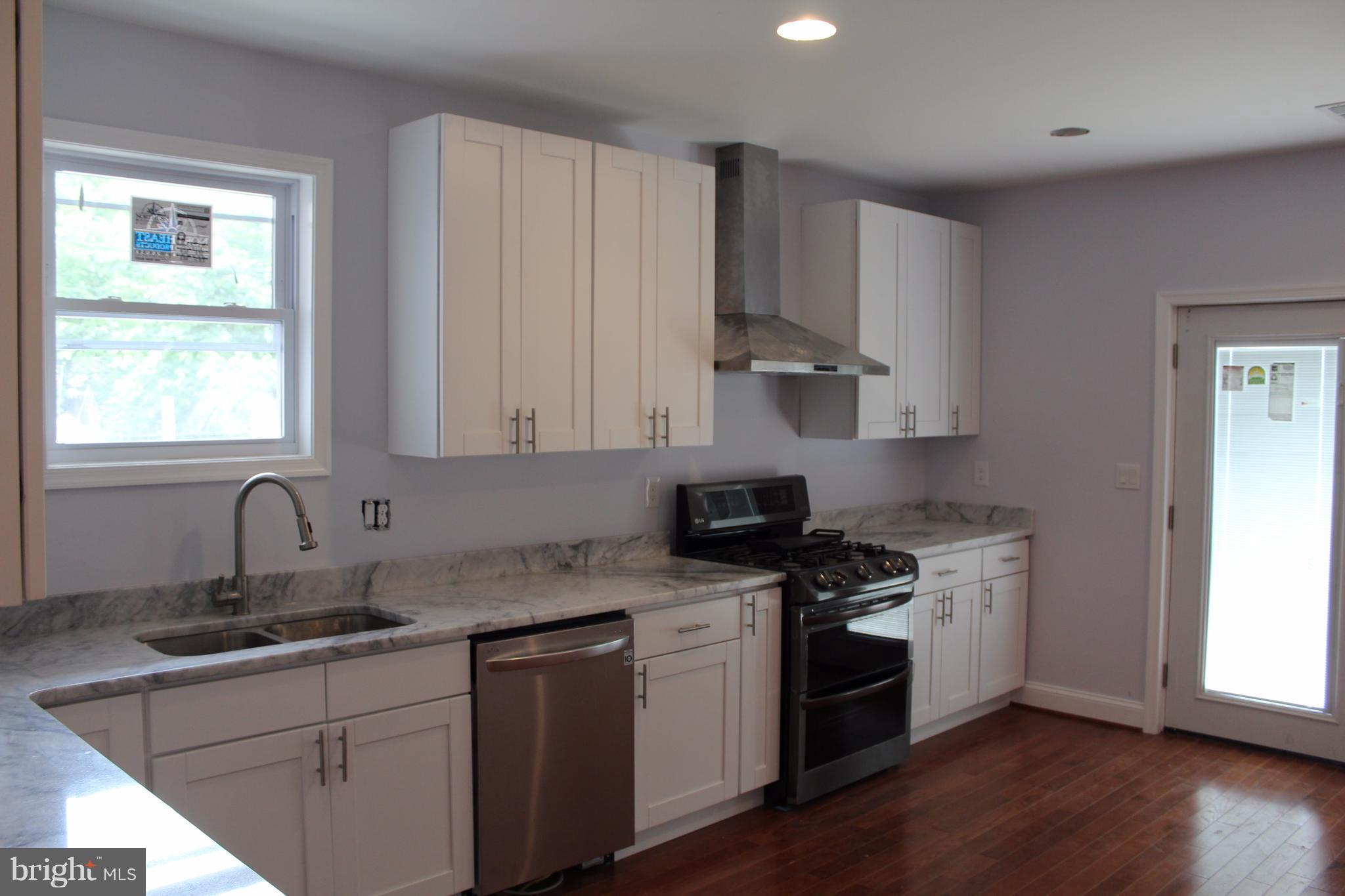 649 Columbia Road Northwest Washington, DC 20001 - Photo 11 of 20 large table space kitchen