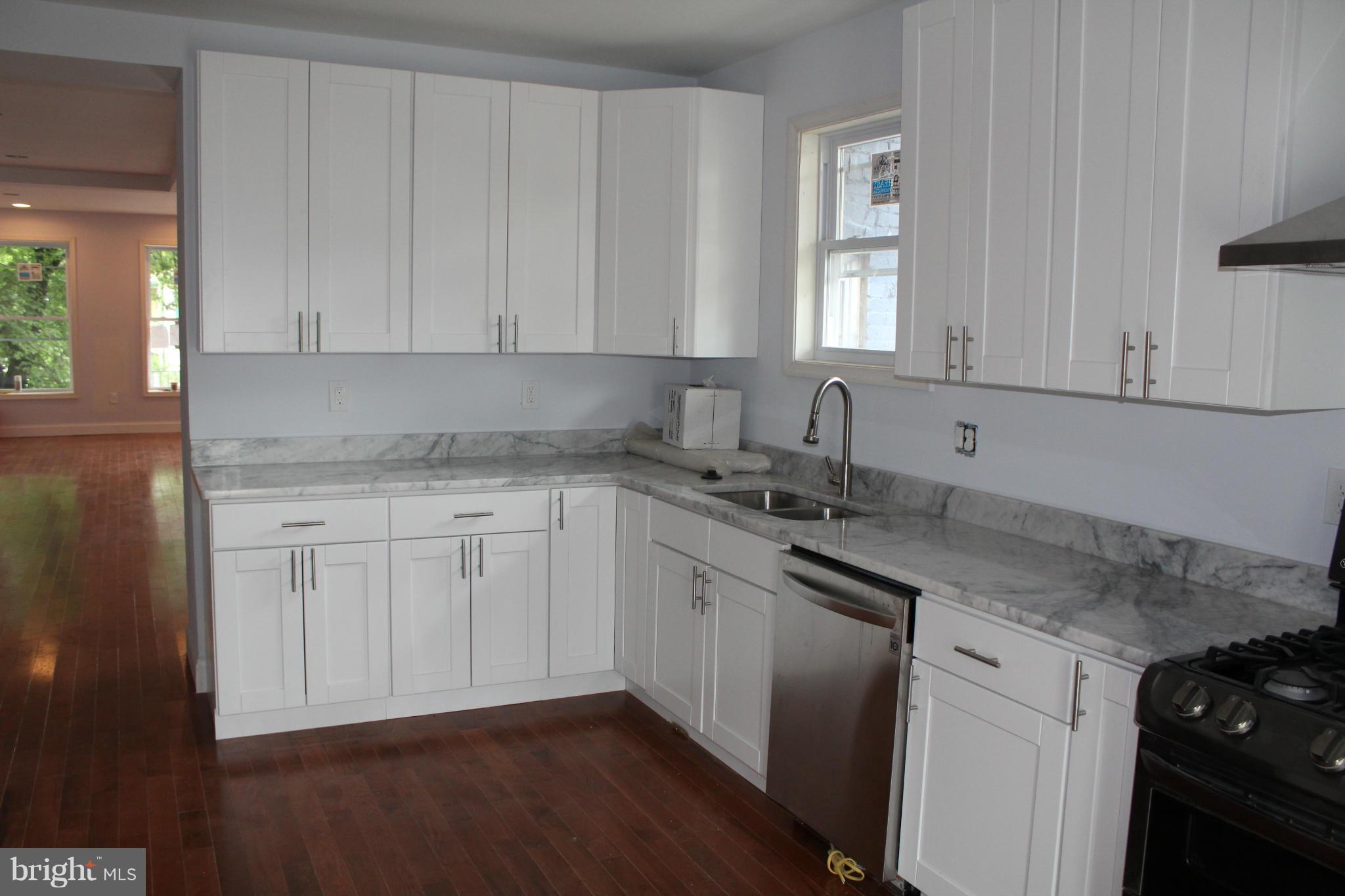 649 Columbia Road Northwest Washington, DC 20001 - Photo 10 of 20 main kitchen