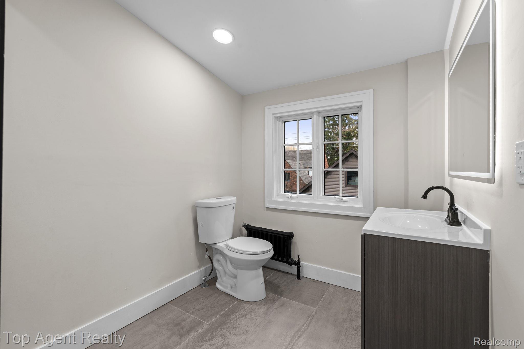 784 Barrington Road Grosse Pointe, MI 48230 - Photo 34 of 58 38-web-or-mls-784 Barrington Rd _036.jpg
