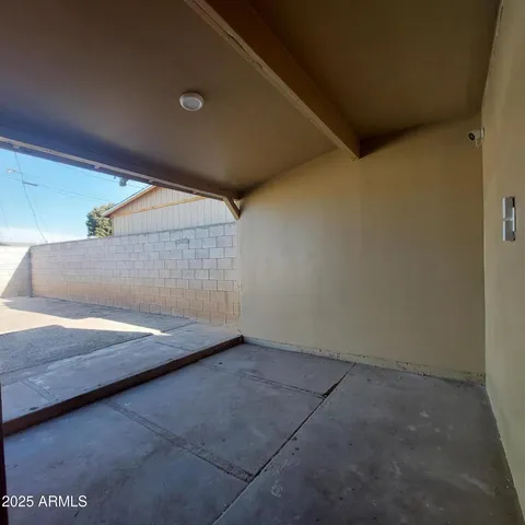 a view of back yard of the house