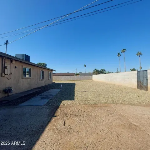 $1,900 | 3852 West Earll Drive, Phoenix, AZ 85019