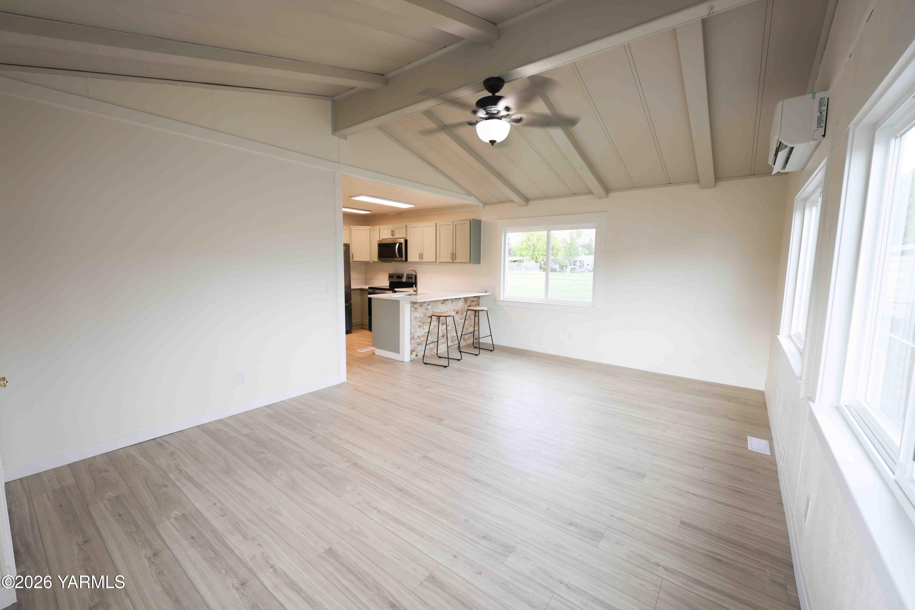 3701 Gun Club Road, Unit 16 Yakima, WA 98901 - Photo 3 of 17 Living room