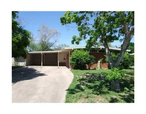 a view of a house with a yard and plants