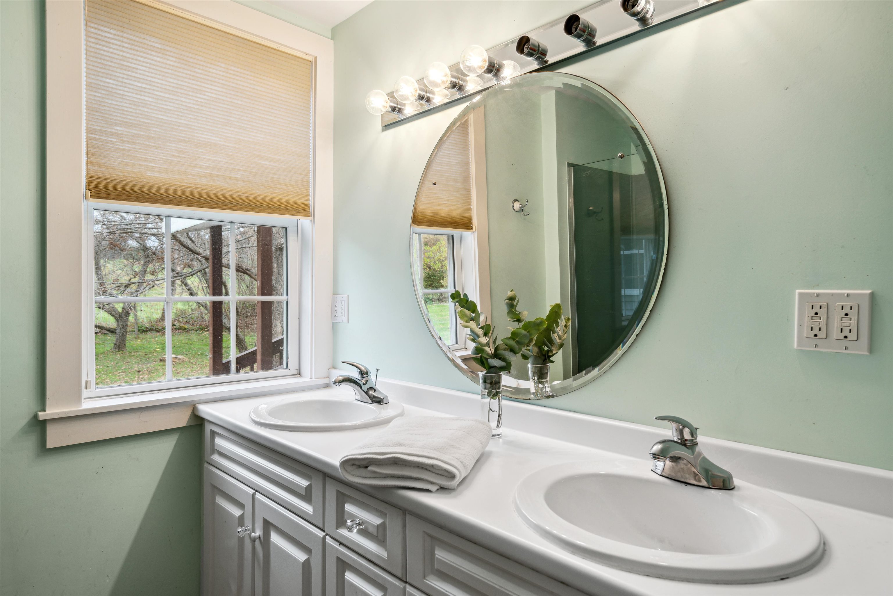 104 Stage Road Pomfret, VT 05067 - Photo 11 of 29