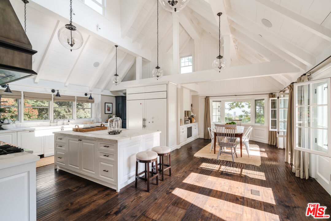 347 Fordyce Road Los Angeles, CA 90049 - Photo 12 of 54