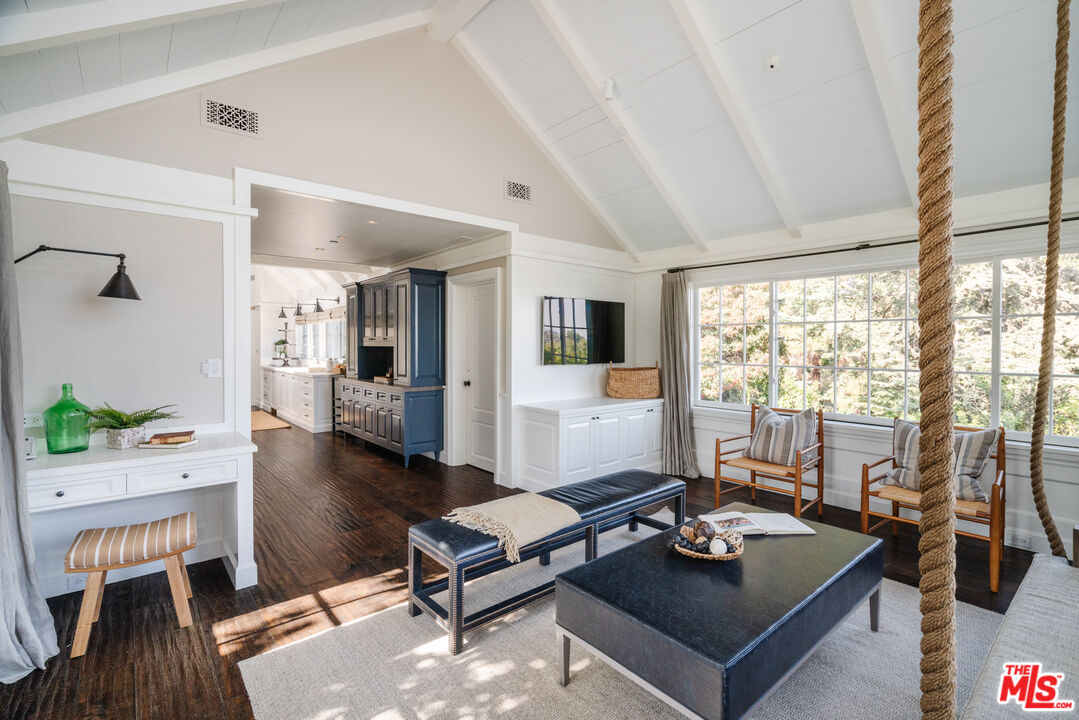 347 Fordyce Road Los Angeles, CA 90049 - Photo 13 of 54