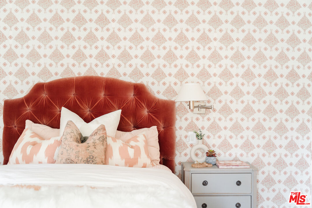 347 Fordyce Road Los Angeles, CA 90049 - Photo 14 of 54