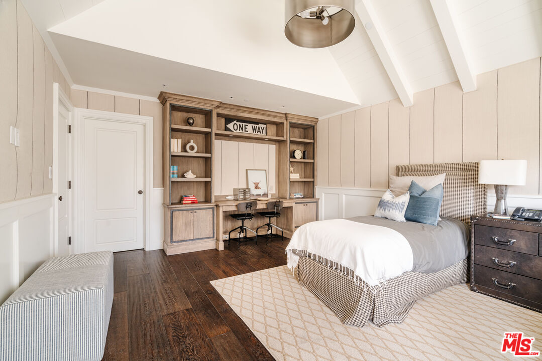 347 Fordyce Road Los Angeles, CA 90049 - Photo 15 of 54