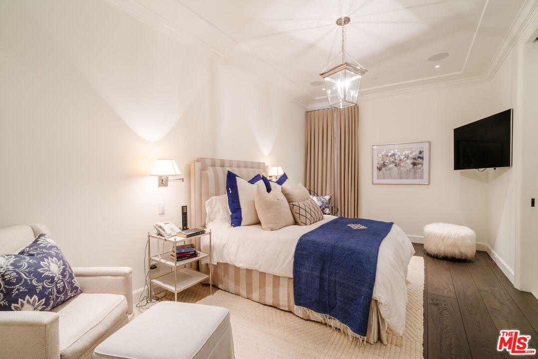 347 Fordyce Road Los Angeles, CA 90049 - Photo 16 of 54