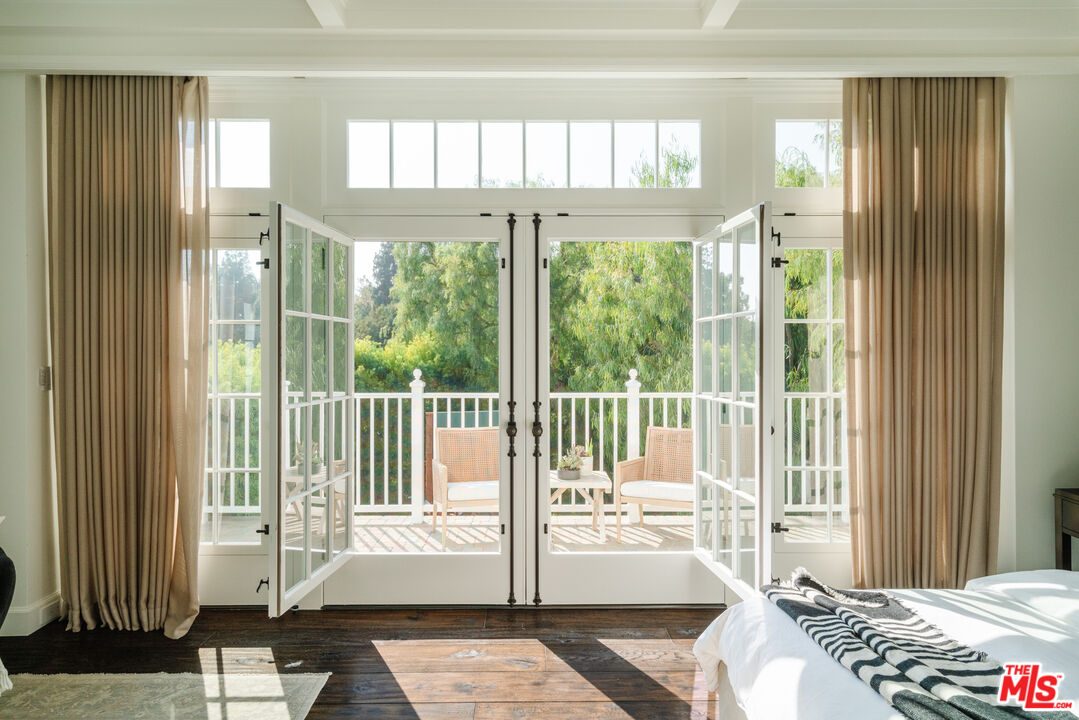 347 Fordyce Road Los Angeles, CA 90049 - Photo 19 of 54