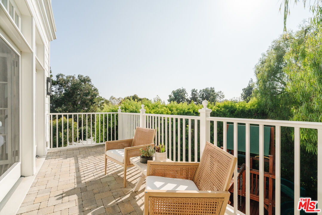 347 Fordyce Road Los Angeles, CA 90049 - Photo 20 of 54