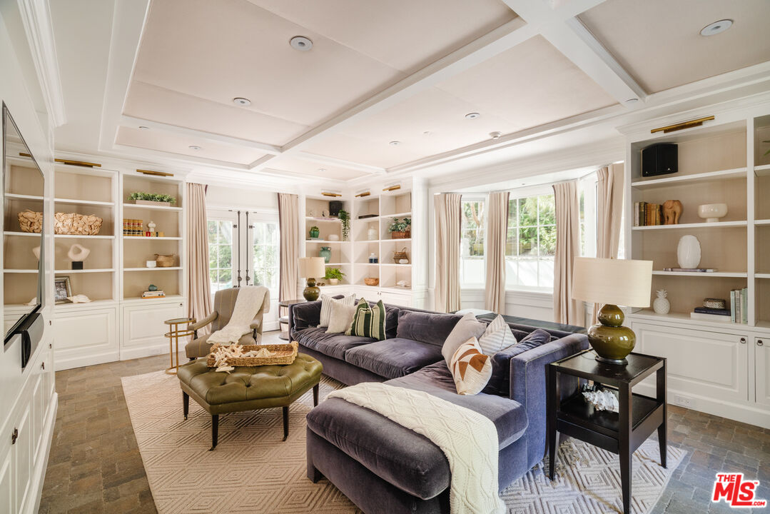 347 Fordyce Road Los Angeles, CA 90049 - Photo 3 of 54